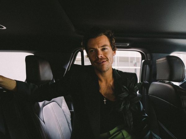 VIDEO: Harry Styles a fost lovit &icirc;n ochi cu bomboane, &icirc;n timpul celui mai recent concert. Cum a reacționat artistul 