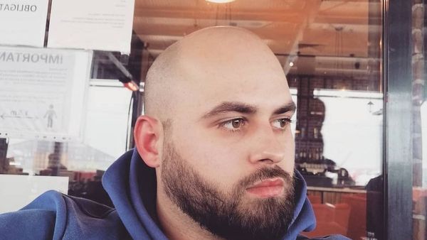 Alex Mica, despre coșmarul prin care a trecut &icirc;n ultimii 10 ani. C&acirc;ntărețul face acuzații grave la adresa familiei: &bdquo;M-au internat &icirc;ntr-un spital de psihiatrie&rdquo;