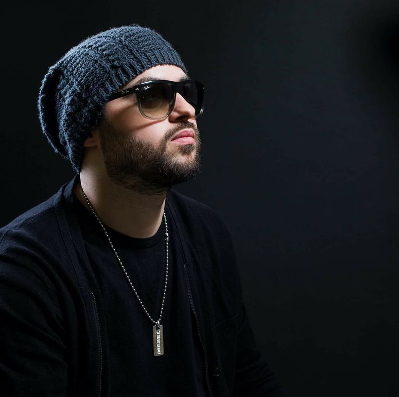 Alex Mica, despre coșmarul prin care a trecut în ultimii 10 ani. Cântărețul face acuzații grave la adresa familiei lui: „M-au internat într-un spital de psihiatrie”