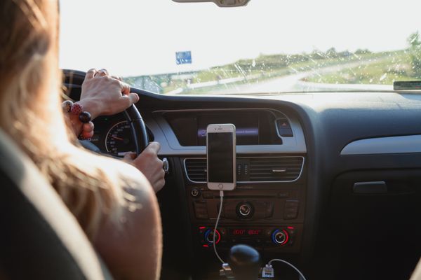 Dimineața Nebună: O mamă din Baia Mare a sunat la 112 pentru că &icirc;nt&acirc;rzia să &icirc;și ia copilul de la grădiniță. Ce le-a cerut oamenilor legii. Audio
