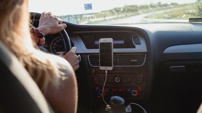 Dimineața Nebună: O mamă din Baia Mare a sunat la 112 pentru că &icirc;nt&acirc;rzia să &icirc;și ia copilul de la grădiniță. Ce le-a cerut oamenilor legii. Audio