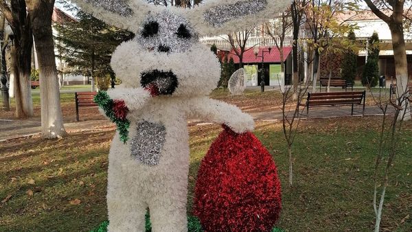 Dimineața Nebună: Situație bizară într-un oraș din România, în prag de sărbători. Crăciunul vine cu iepurași și ouă roșii. Audio