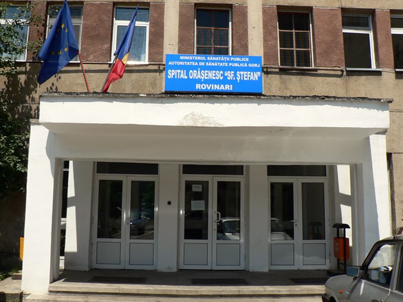  Două asistente s-au filmat pe TikTok cântând manele în camera de gardă a a unui spital