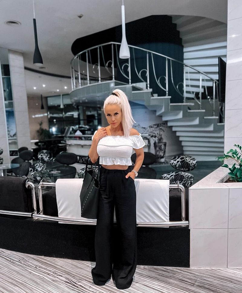 Anda Adam a fost dată în judecată de proprietara vilei în care locuia. Avocatul artistei explică riscurile la care este expusă