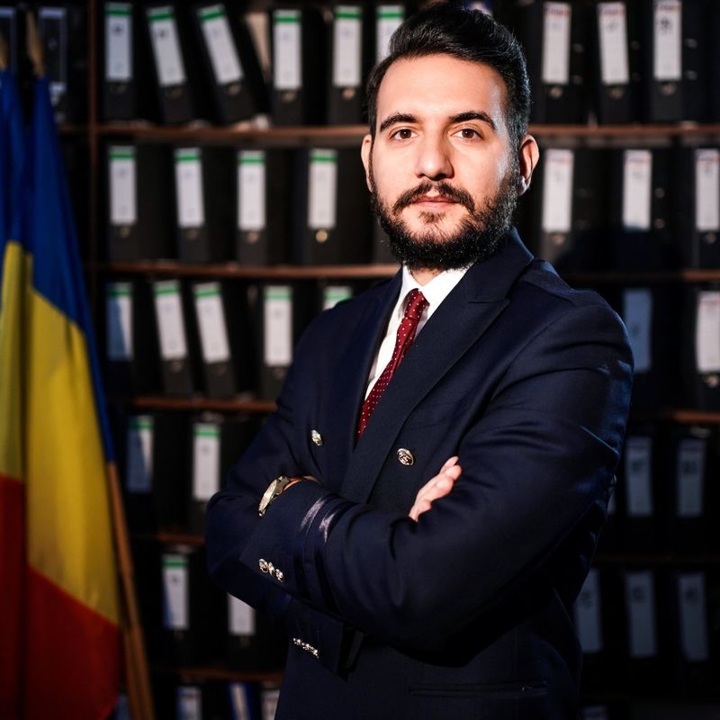 Anda Adam a fost dată în judecată de proprietara vilei în care locuia. Avocatul artistei explică riscurile la care este expusă