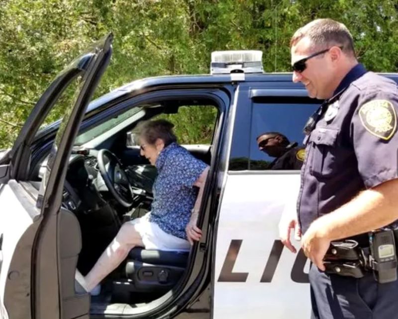 O bunicuță de 93 de ani a cerut să fie arestată