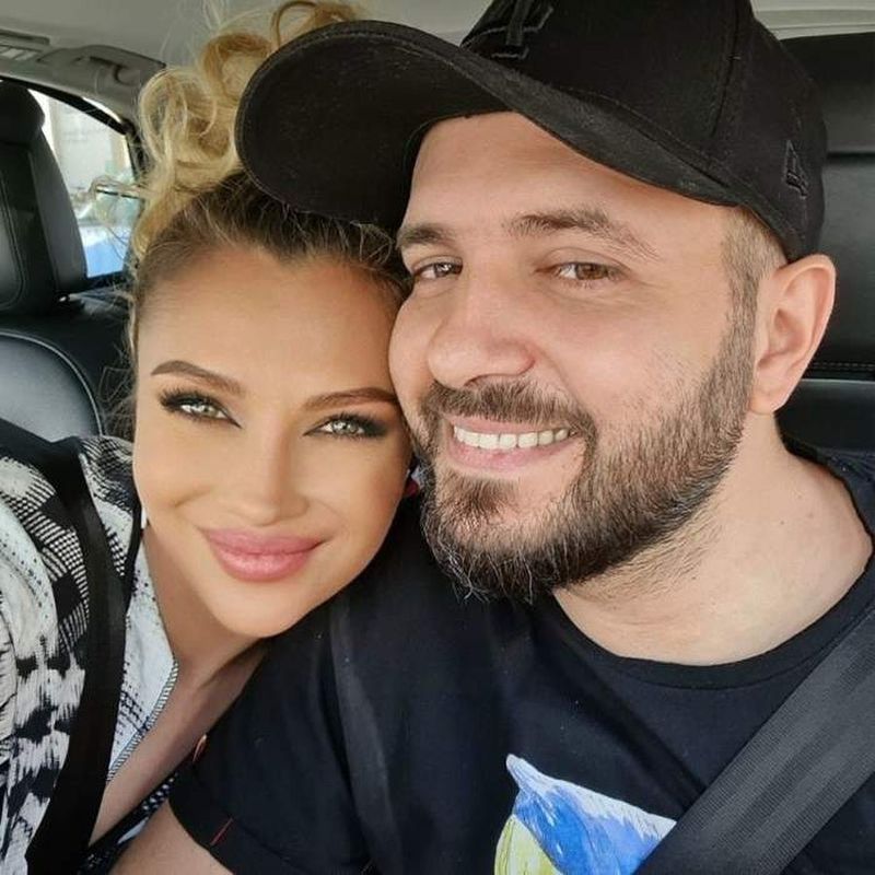 Lora s-a filmat cu rochia de mireasă