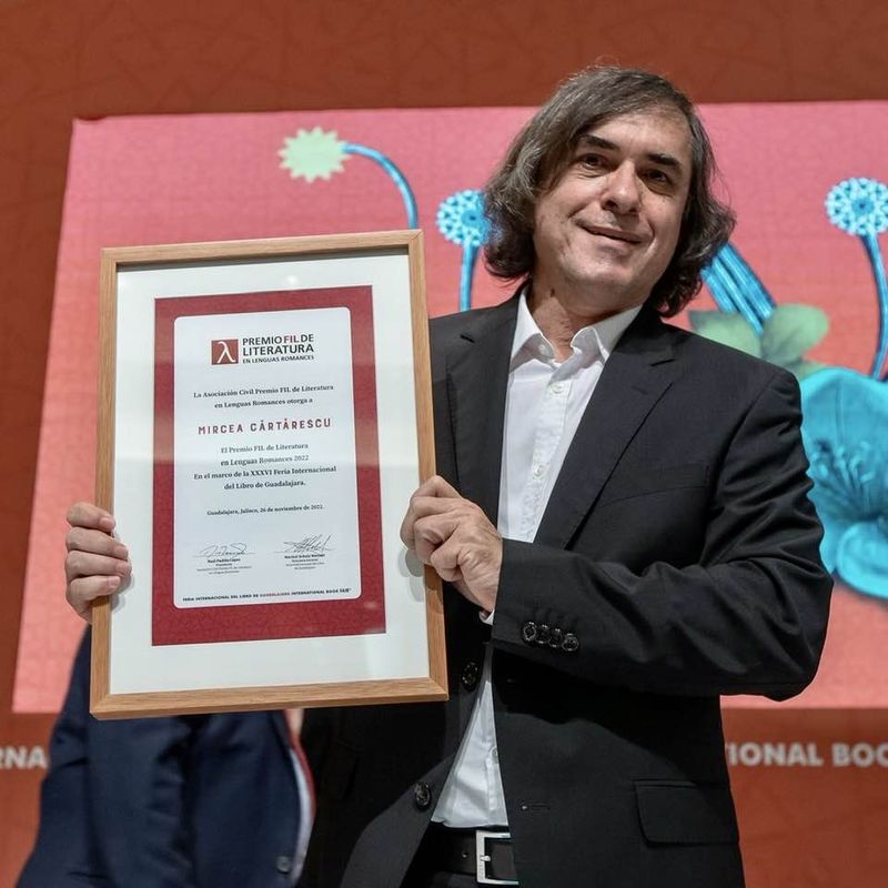 Mircea Cărtărescu a câștigat Premiul FIL pentru Literatură în Limbi Romanice. Este al doilea scriitor român care primește această distincție