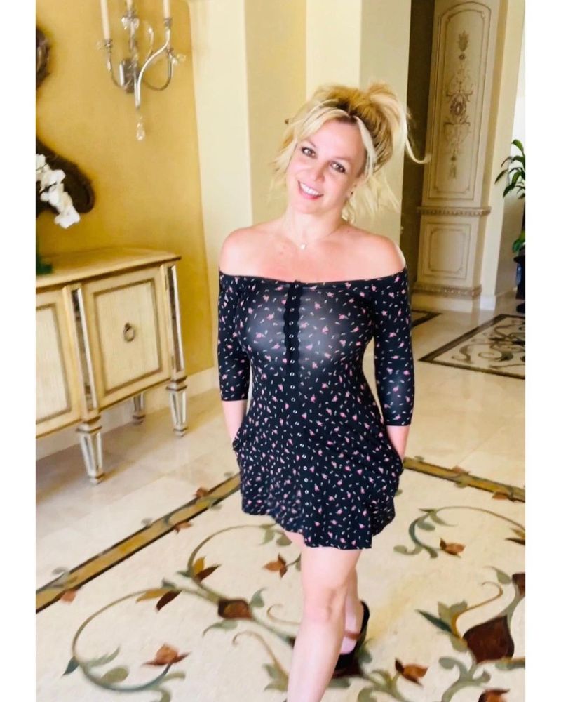 Britney Spears s-a pozat din nou goală pe Internet! Cântăreața și-a surprins fanii cu fotografii nud din propria baie