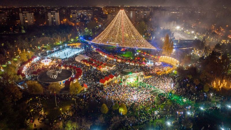Top fotografii de la T&acirc;rgul de Crăciun din Parcul Drumul Taberei, vizitat deja de peste 100.000 de oameni
