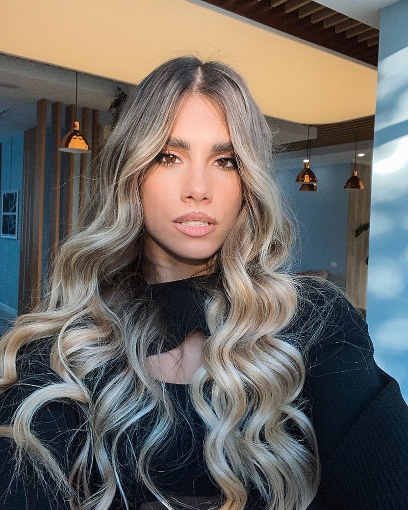 Cine este Aquene? Artista vine de 1 Decembrie în emisiunea Bară la Bară