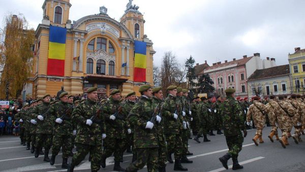 Parada de 1 Decembrie de la Cluj-Napoca va cuprinde 250 de militari și 40 de mijloace tehnice. Iată programul evenimentelor!