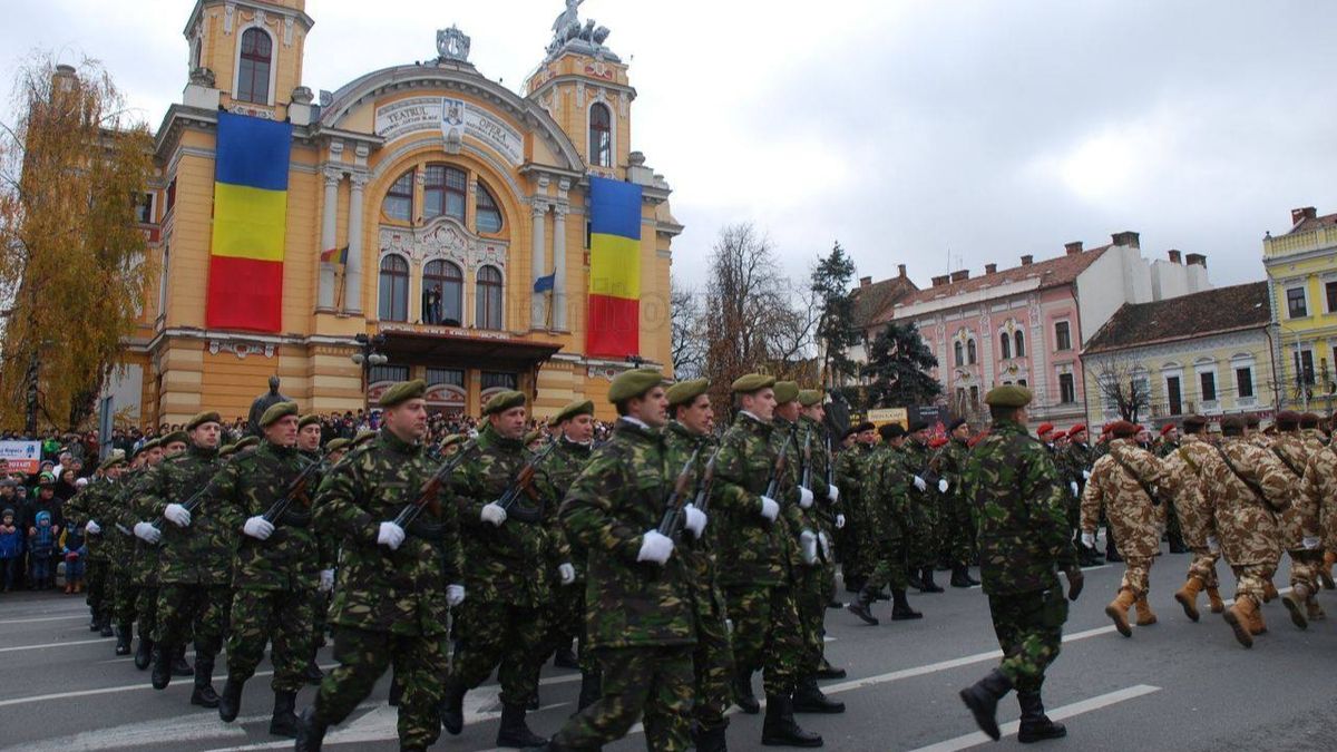 Parada de 1 Decembrie de la Cluj-Napoca va cuprinde 250 de militari și 40 de mijloace tehnice. Iată programul evenimentelor!