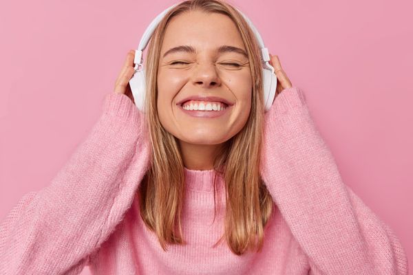 Top Shazam Rom&acirc;nia la &icirc;nceput de decembrie. Care sunt cele mai căutate piese 