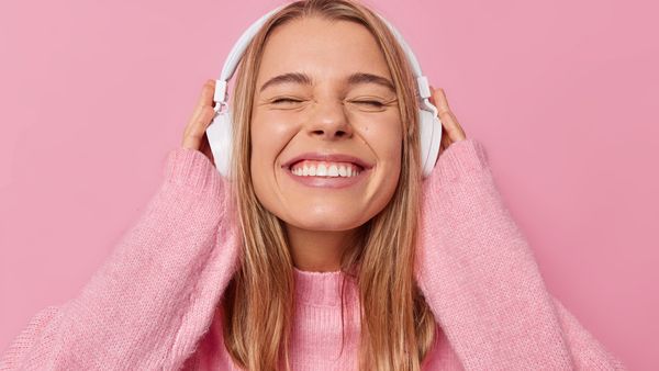 Top Shazam România la început de decembrie. Care sunt cele mai căutate piese 