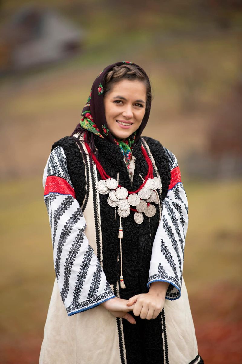 „În rând!”, documentarul care spune povestea „Rândurilor din Muntenii de Sus, Vaslui”, se lansează marți, 6 decembrie