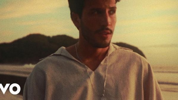 VIDEOCLIP: Sebasti&aacute;n Yatra - B&aacute;sicamente