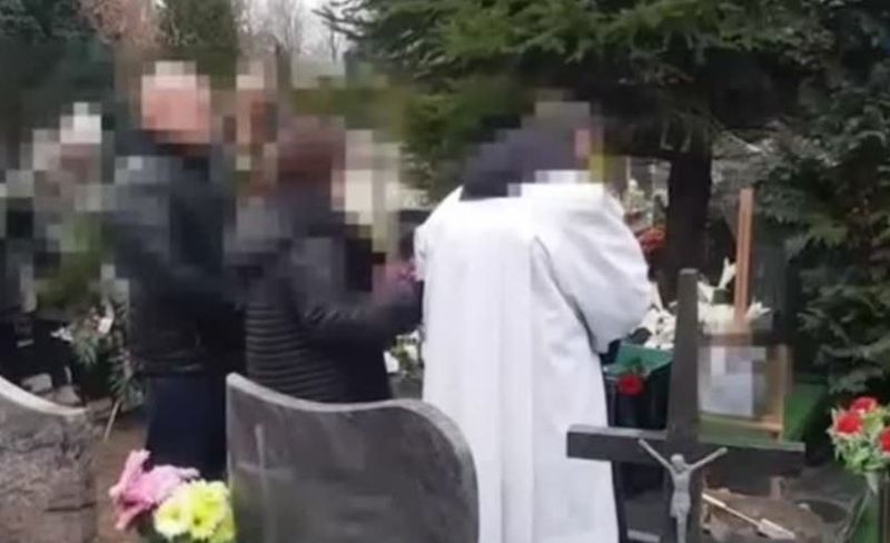 Un preot din Polonia s-a dus beat la o înmormântare