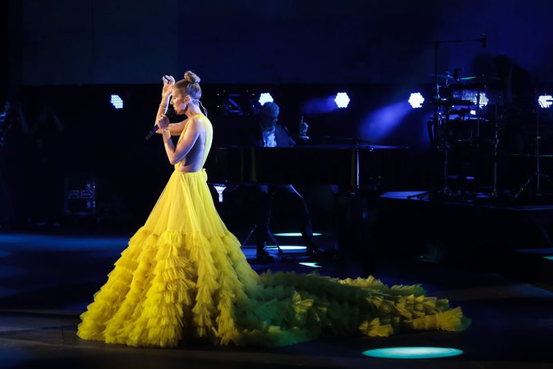 Celine Dion a anulat concertul de la București din 2023: „Mă doare să vă anunț că nu voi fi pregătită să-mi reiau turneul în Europa”