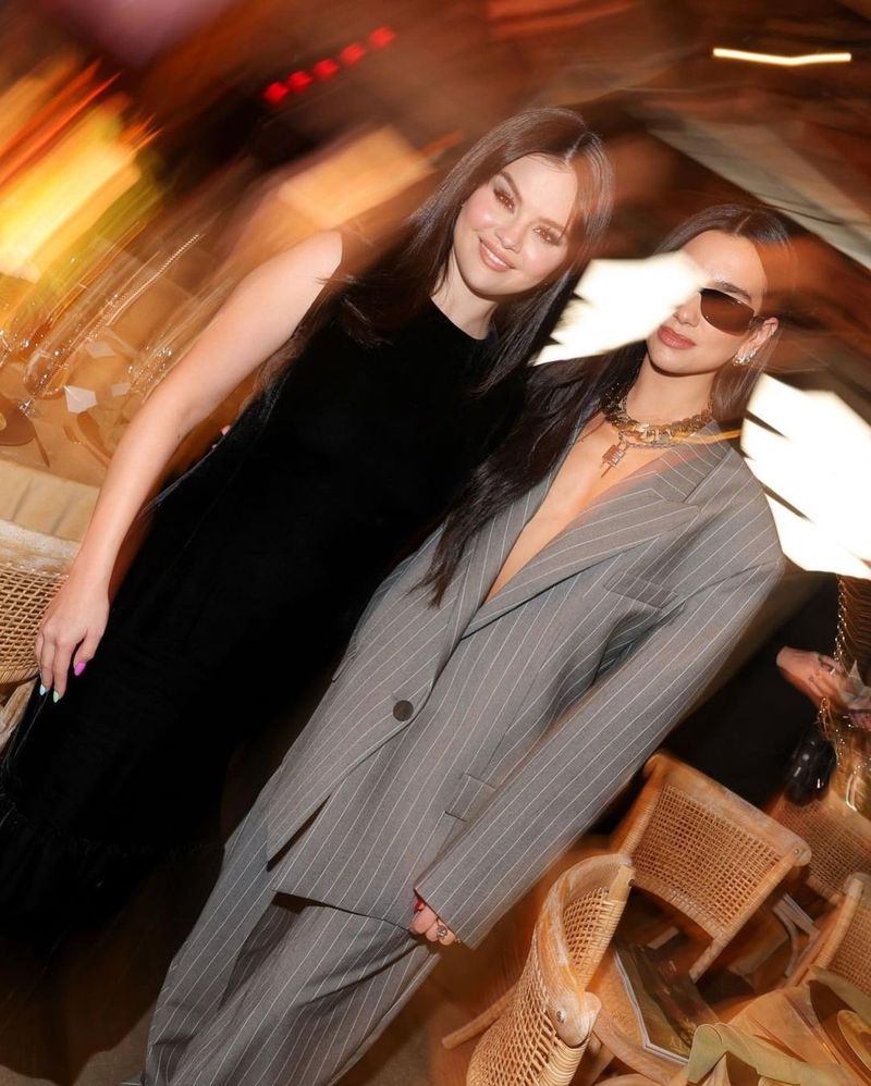Când vor colabora Dua Lipa și Selena Gomez? Cele două s-au fotografiat împreună la un eveniment recent 