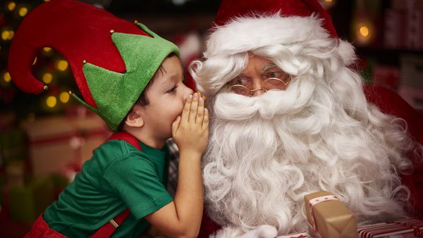 Când vine Moș Crăciun? Află când vei găsi cadourile sub brad