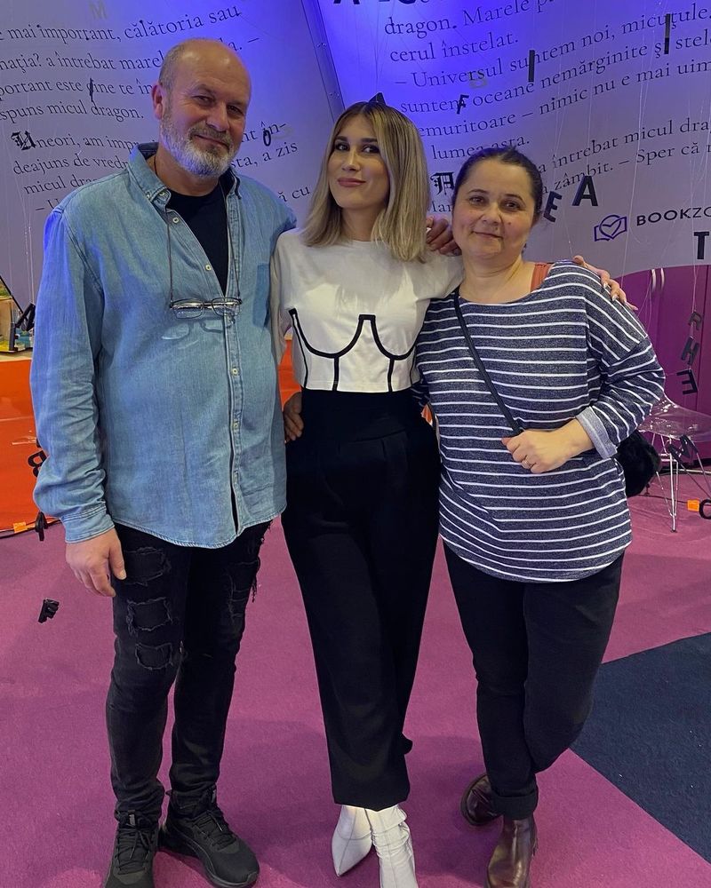 Cum au reacționat părinții Addei după ce i-au citit cartea? „Mama știa cam 99,99% din tot”