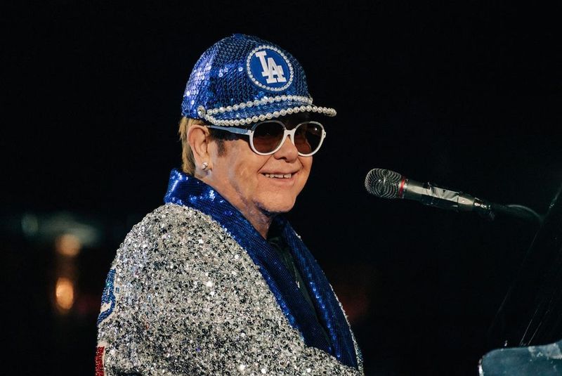 Elton John renunță la Twitter
