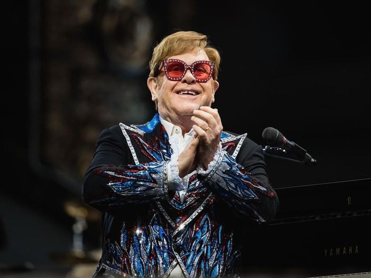  Elton John renunță la Twitter