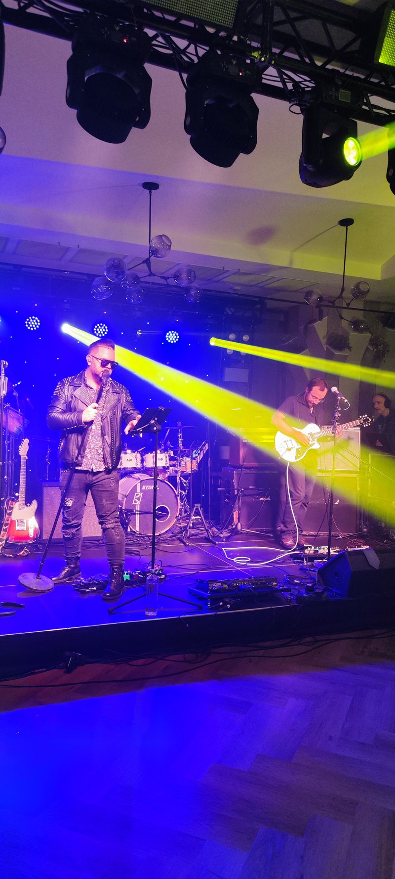 „Nebun de Alb”, piesa celebră a lui Emiric Imre, va avea un remake de la 2NormaL