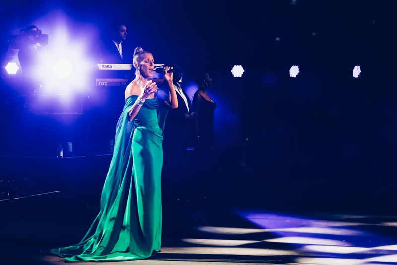 Noi detalii despre boala rară cu care se confruntă Celine Dion:  „Tot sistemul ei nervos a explodat complet după cele două mari încercări”