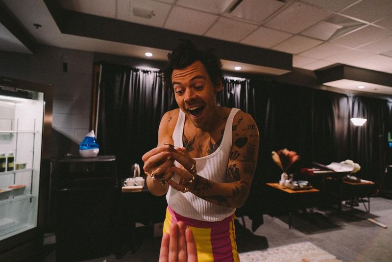 Staff-ul lui Harry Styles a fost jefuit în timpul turneului din Brazilia. Artistul ar fi fost în mașină când a avut loc tragicul eveniment 