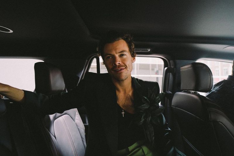 Staff-ul lui Harry Styles a fost jefuit în timpul turneului din Brazilia. Artistul ar fi fost în mașină când a avut loc tragicul eveniment 