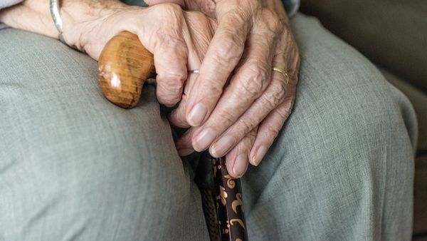 Dimineața Nebună: Eroină la v&acirc;rsta de 91 de ani. O bunicuță a oprit un jaf la o bancă unde venise să-și ridice pensia: &rdquo;Mi-am făcut doar datoria&rdquo; - AUDIO