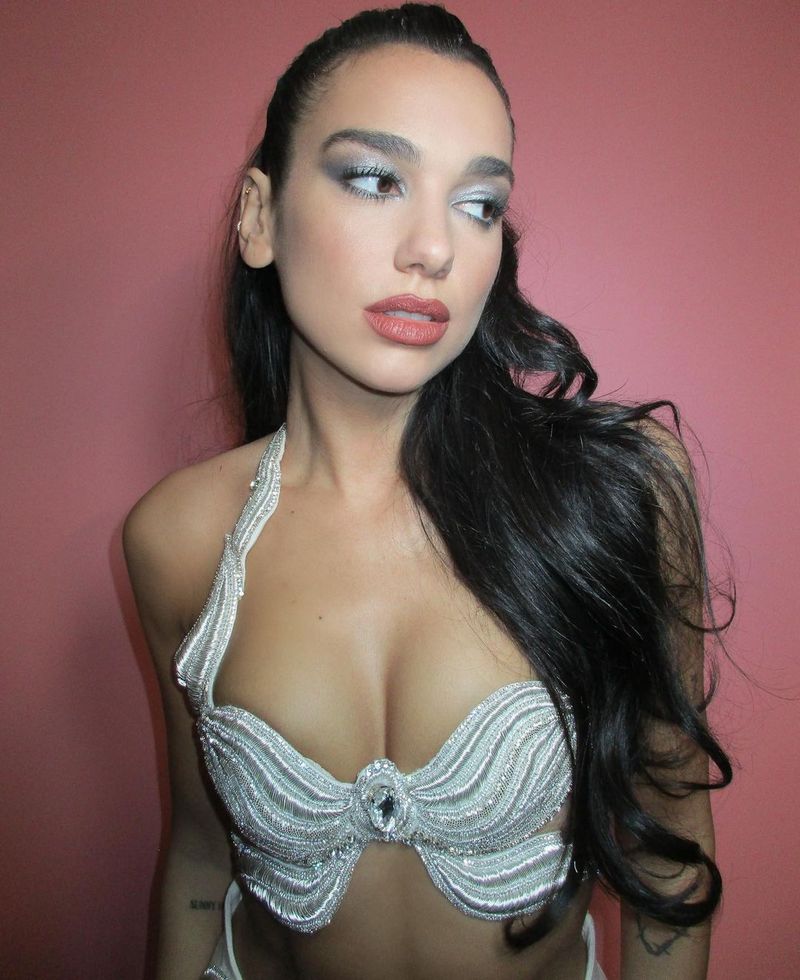 Dua Lipa are un nou iubit! Cine este bărbatul care a cucerit-o pe frumoasa cântăreață