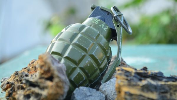 Dimineața Nebună: Un bărbat a intrat cu o grenadă în sediul Poliției. Clădirea a fost evacuată - AUDIO