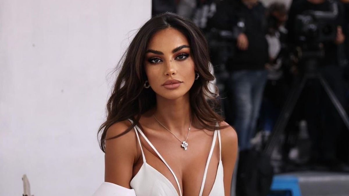 Mădălina Ghenea a fost jefuită