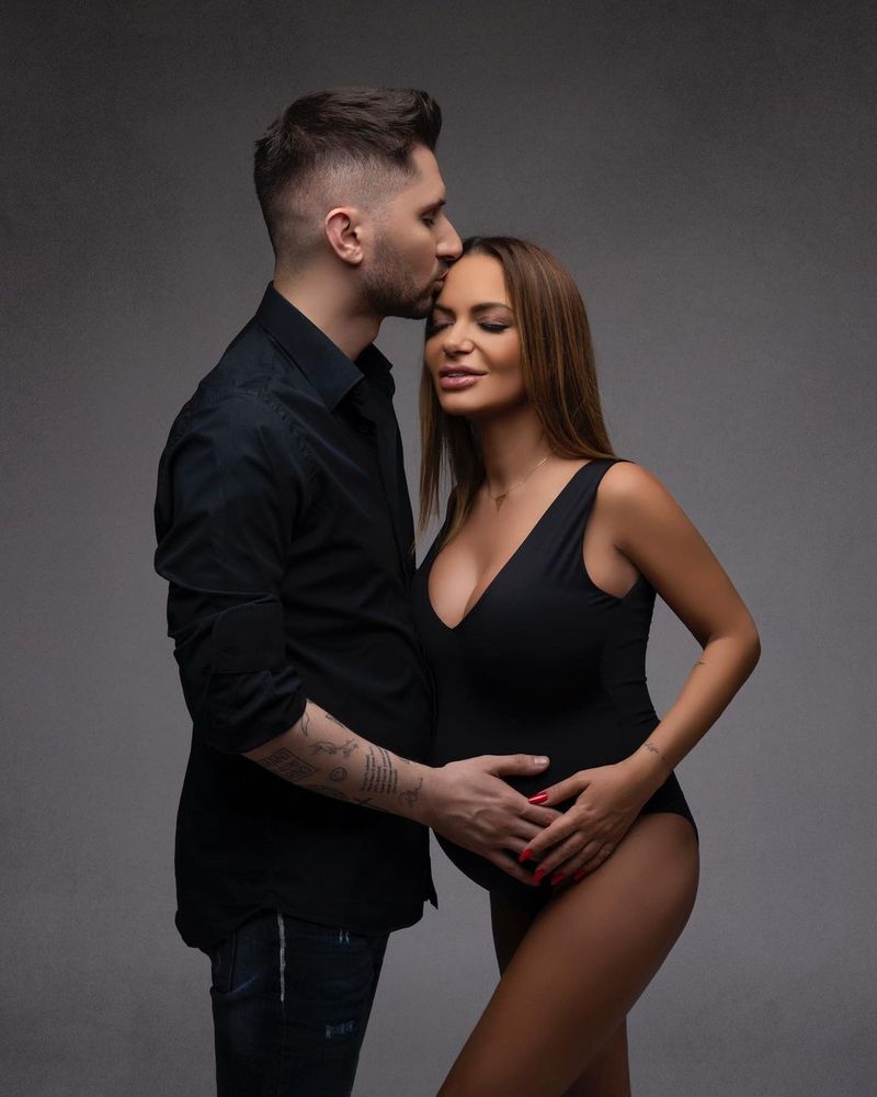 Andreea Antonescu, pregătită să nască în orice moment. Cum se simte cântăreața în ultimul trimestru de sarcină?