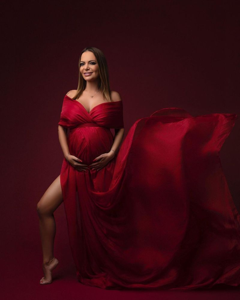 Andreea Antonescu, pregătită să nască în orice moment. Cum se simte cântăreața în ultimul trimestru de sarcină?