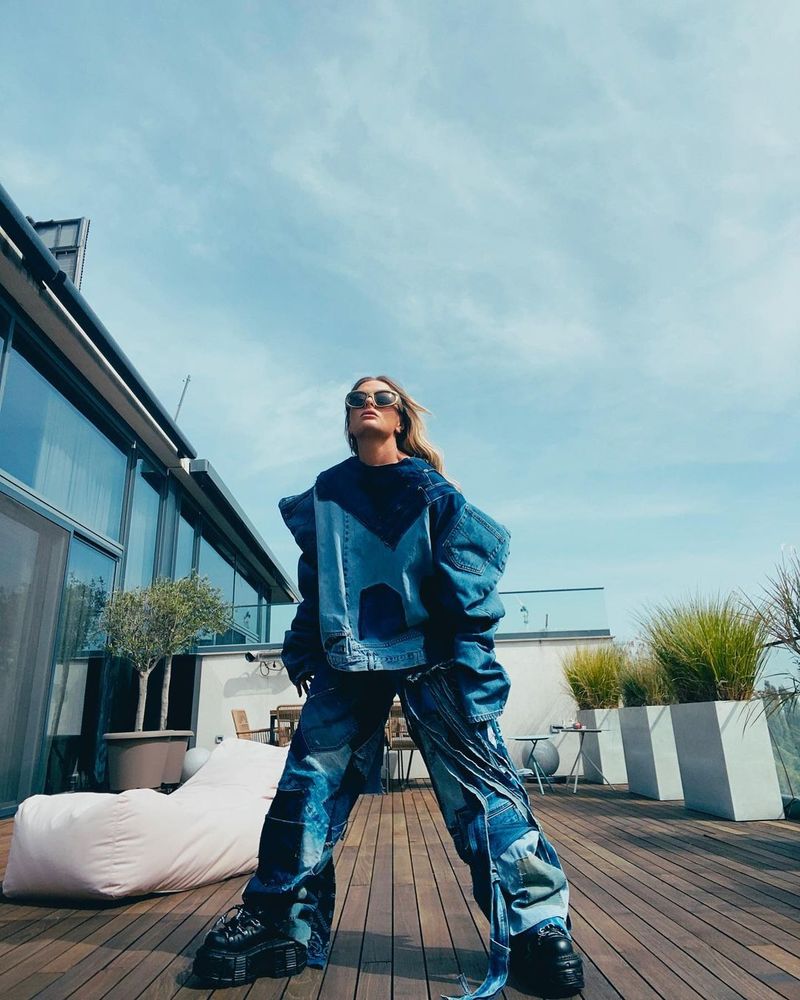 Delia, reacție dură în mediul online după ce a fost criticată pentru stilul vestimentar: „Nu sunt un om normal”