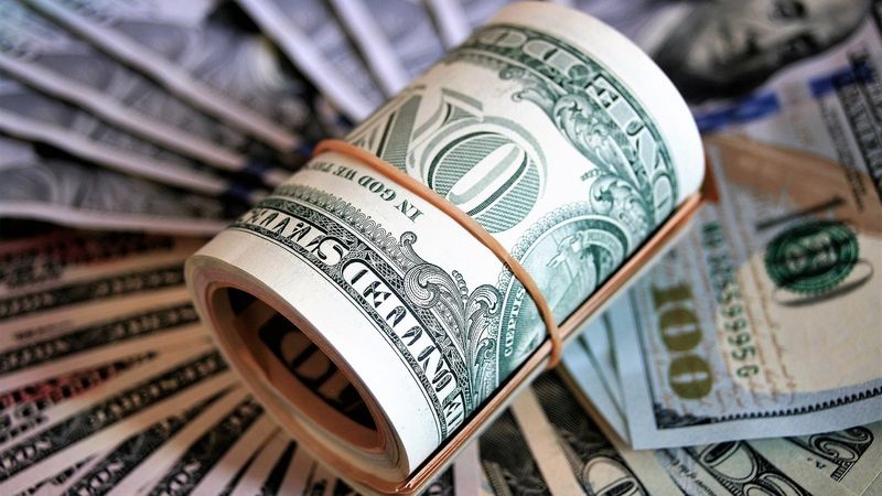 Dimineața Nebună: Zece angajați au primit prime de Crăciun de c&acirc;te 100.000 de dolari. Norocoșii au fost aleși prin tragere la sorți - AUDIO