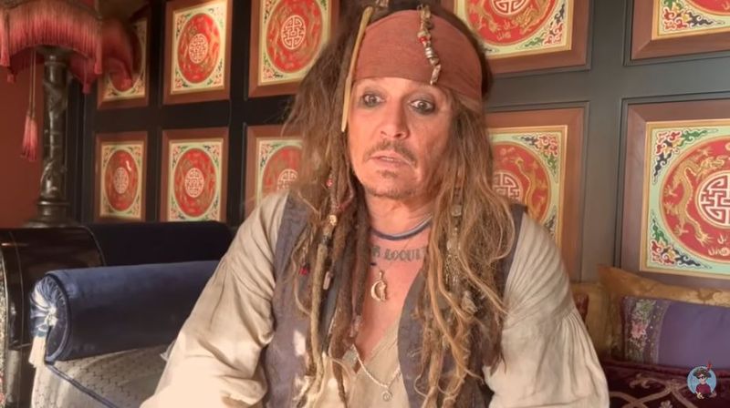 Johnny Depp s-a transformat din nou în Jack Sparow și nu, nu este pentru „Pirații din Caraibe 6”. Actorul a făcut un gest caritabil