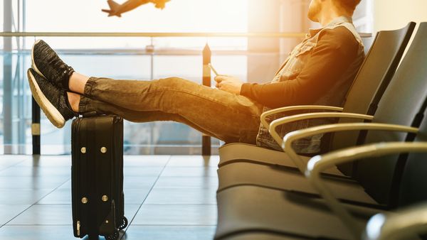  5 trucuri pentru a călători cu avionul fără bagaj de cală