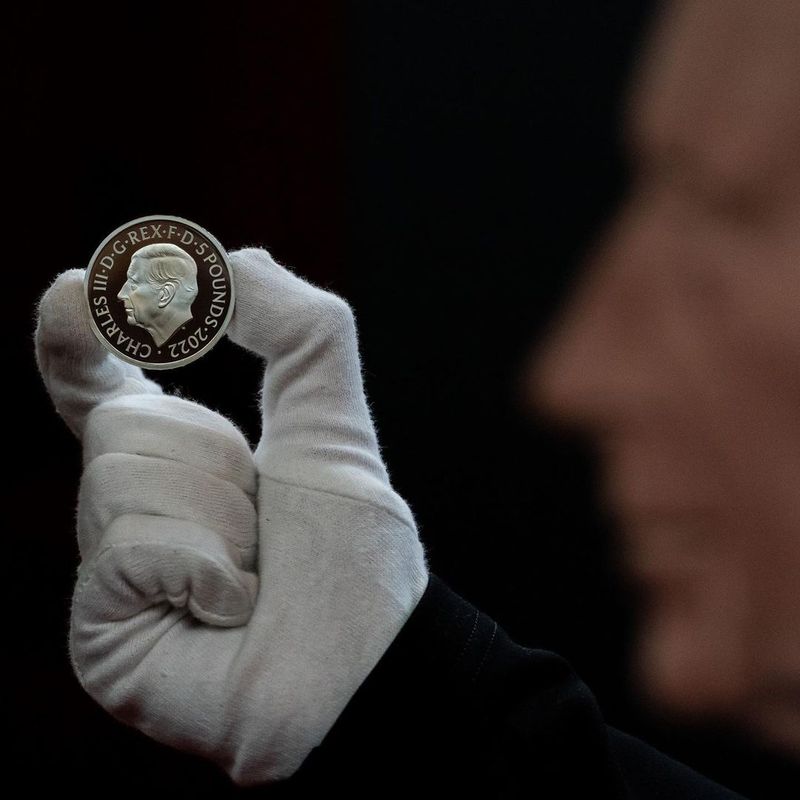 monede cu chipul Regelui Charles al III-lea