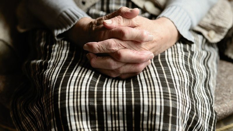 Dimineața Nebună: Motivul ireal pentru care o bătr&acirc;nă din Hunedoara a fost sechestrată - AUDIO