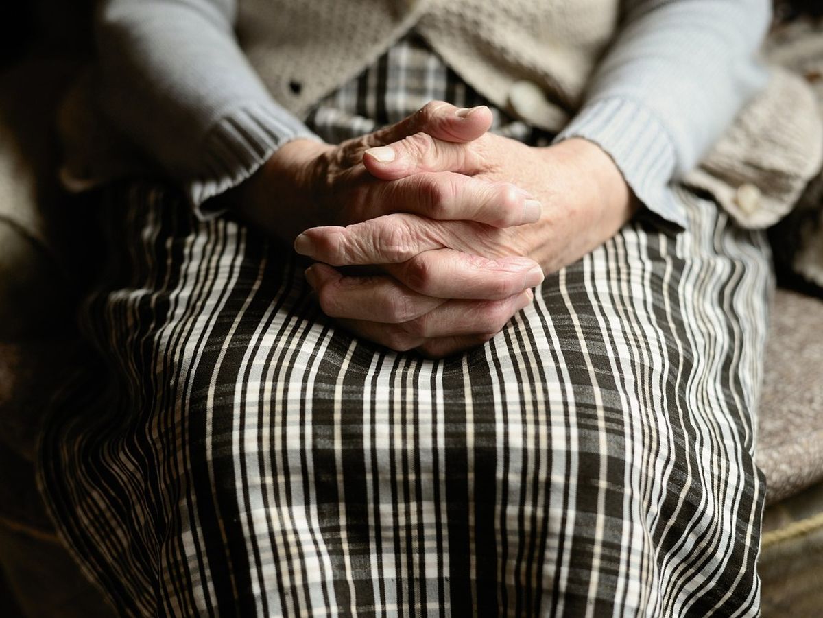 Motivul ireal pentru care o bătrână din Hunedoara a fost sechestrată