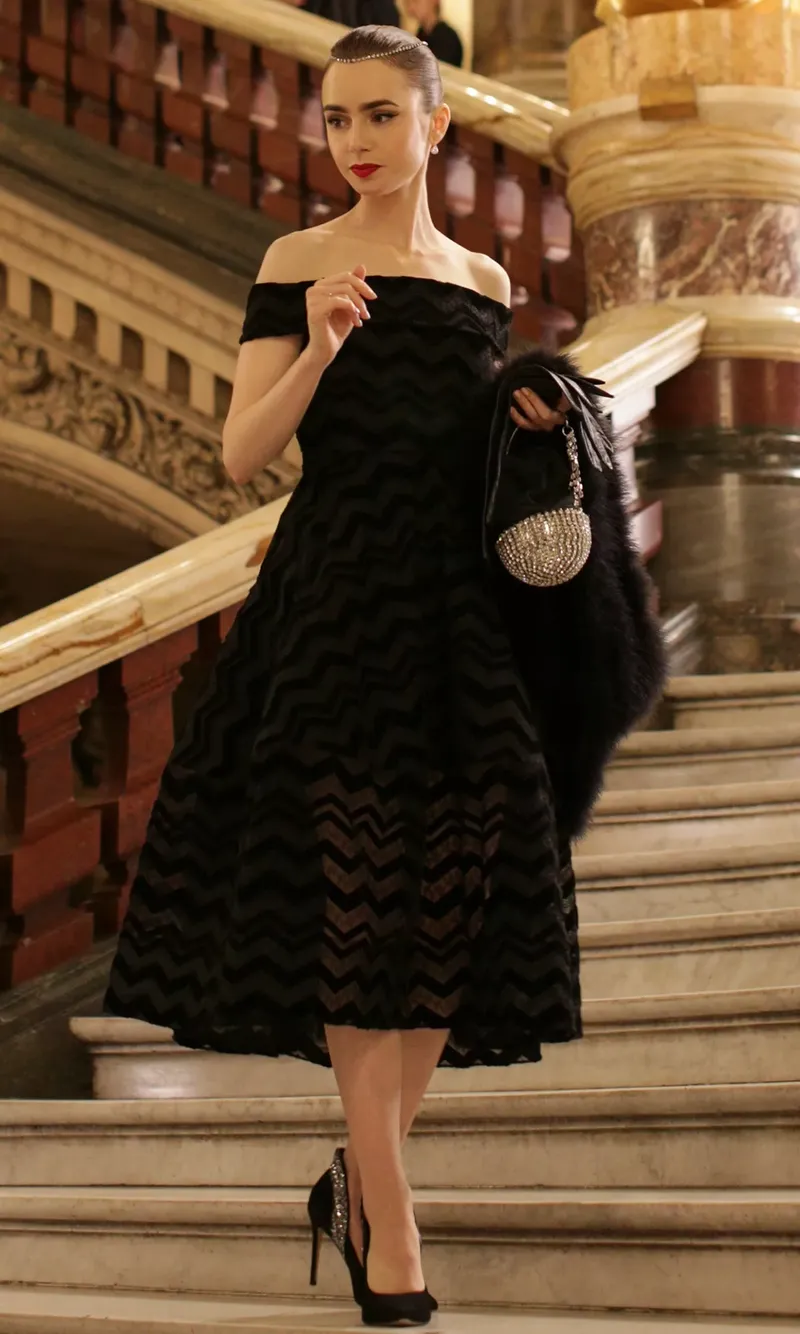 Cum arată garderoba personajelor din ”Emily în Paris”? Iată un top al celor mai spectaculoase ținute purtate de Lily Collins