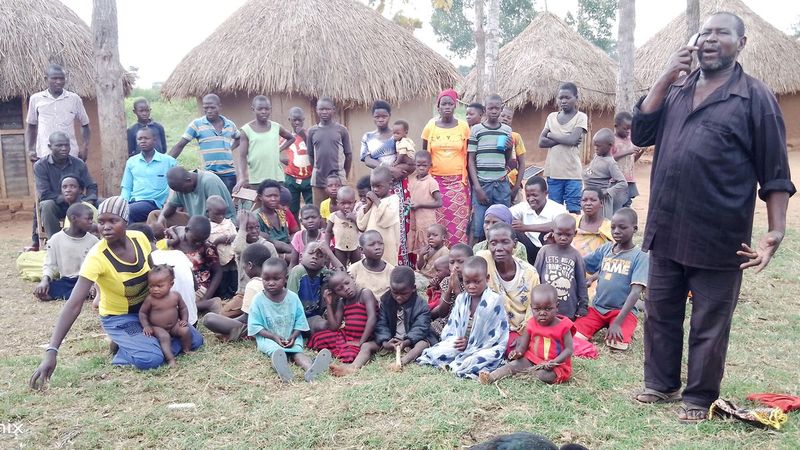  S-a căsătorit cu 12 soții și a făcut 102 copii, iar acum le cere soțiilor să nu mai facă și alții. Nici nu își cunoaște toți nepoții