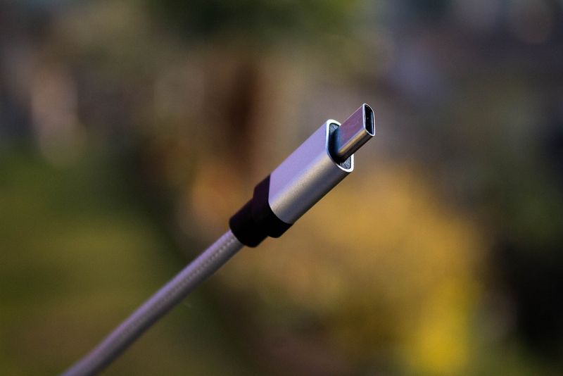 Legea privind încărcătorul unic USB-C intră în vigoare