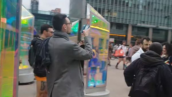 Sute de londonezi au călătorit cu metroul fără pantaloni. Care este motivul din spatele acestui gest