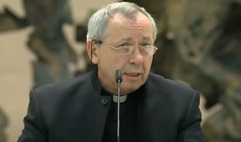 Un preot este acuzat că a întreținut relații intime cu două călugărițe